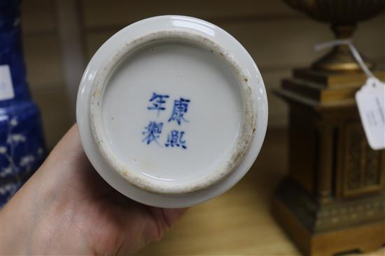 A pair of blue and white Chinese vases, 19th century, 25.5cm